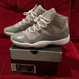 AUTHENTIC COOL GREY RETRO AIR JORDAN 11s.